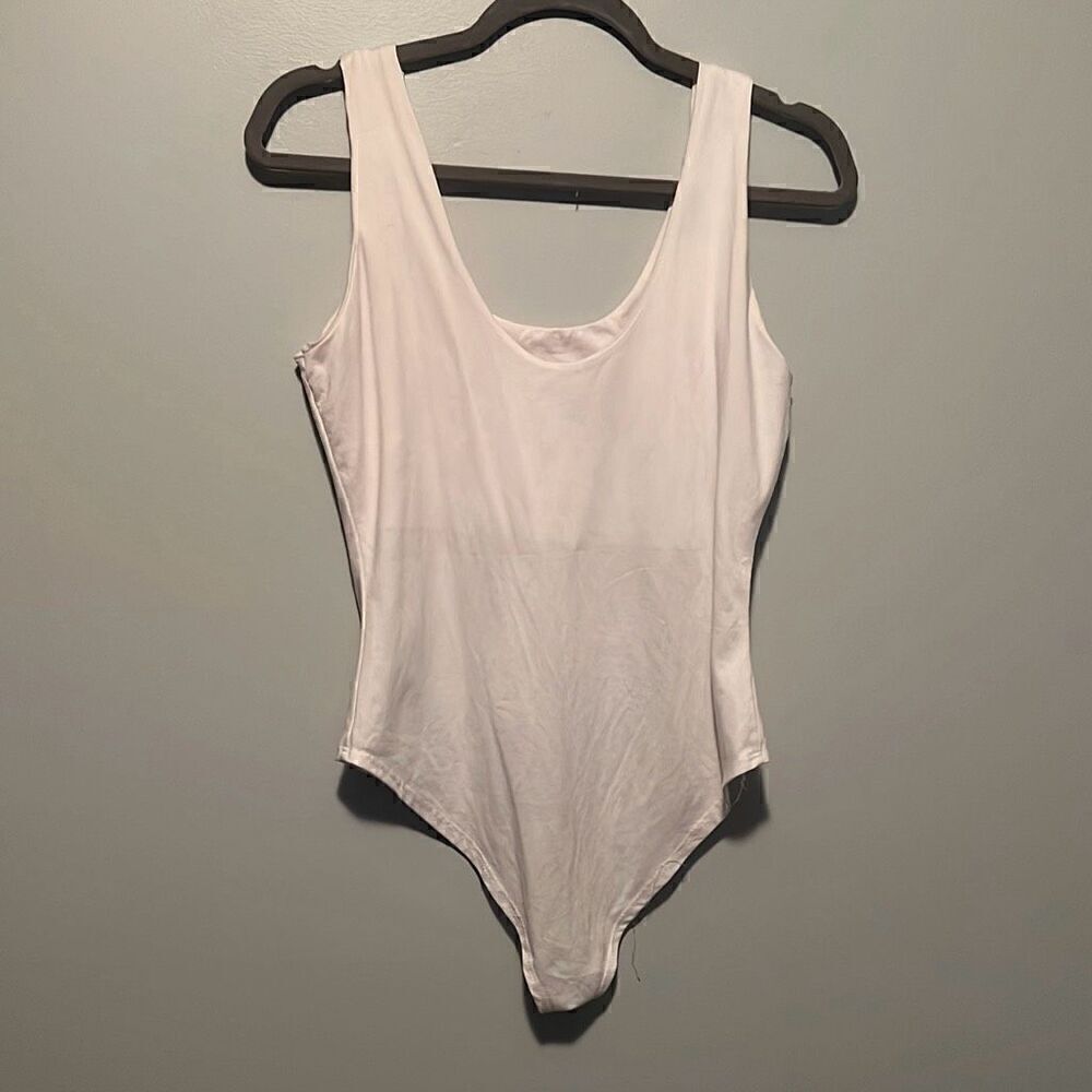 Gaze Women's Cream Sleeveless Scoop Neck Bodysuit Size Medium